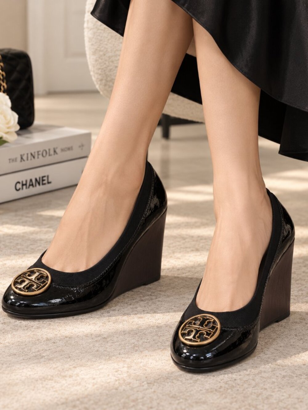 Tory Burch Black Patent Leather Gold Double T Logo Elastic Wedge Pumps Size 6.5